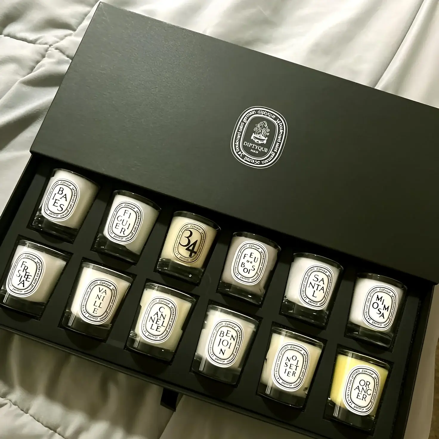 Custom luxury candle box from Horizons Packaging β rigid box with magnetic closure