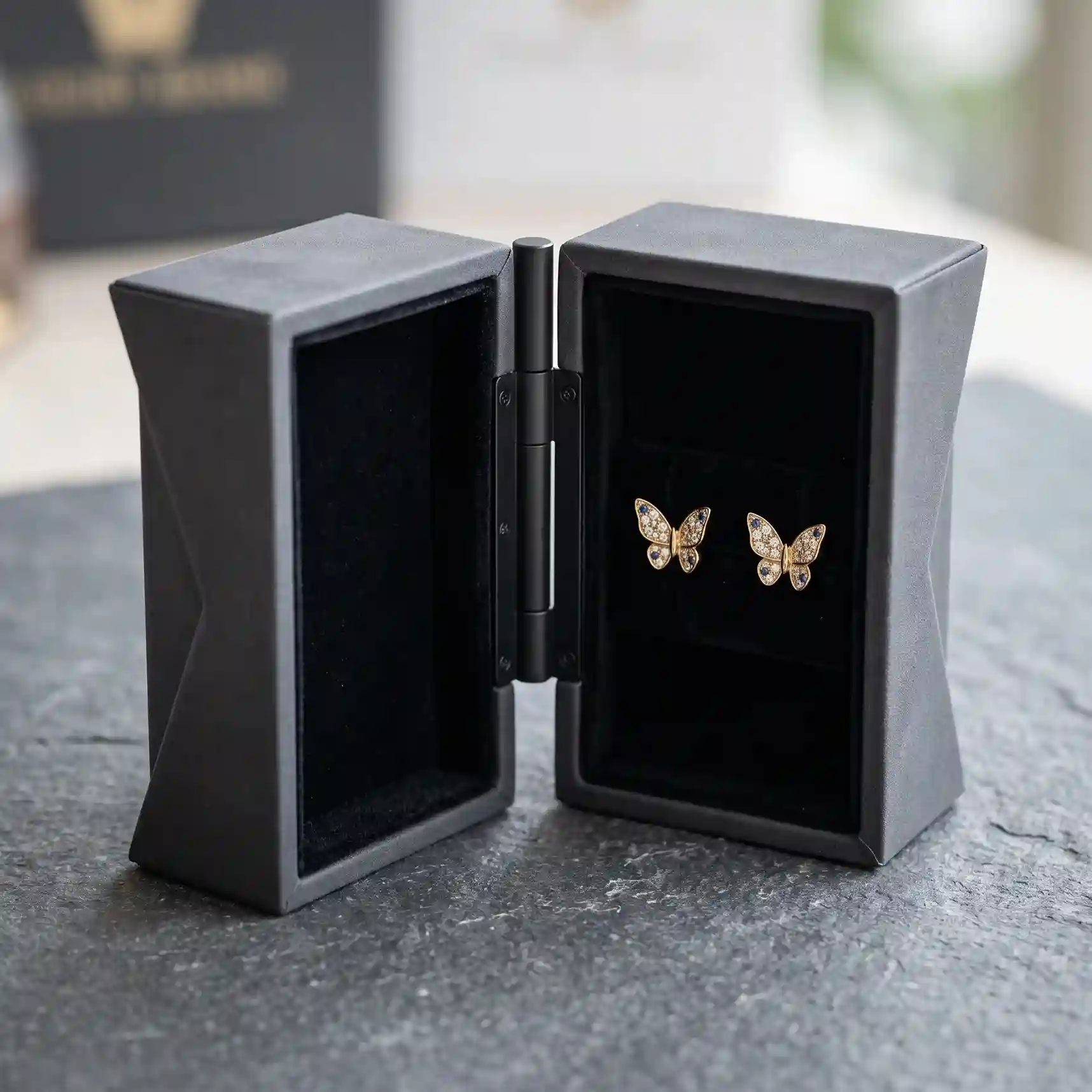 Custom earrings box from Horizons Packaging