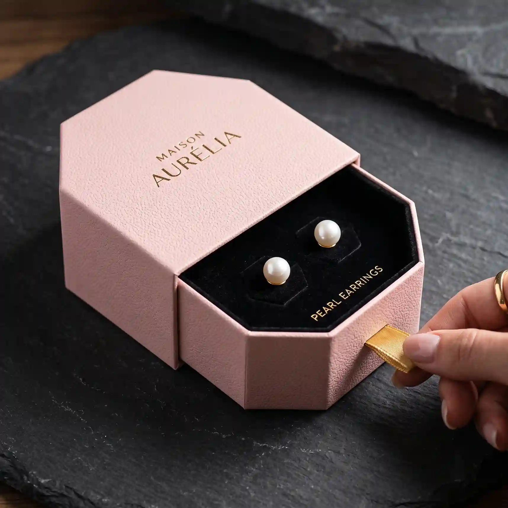 Custom earrings box from Horizons Packaging